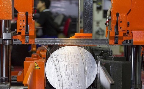 开江立式金属带锯床切削出现跑带故障解决方法！